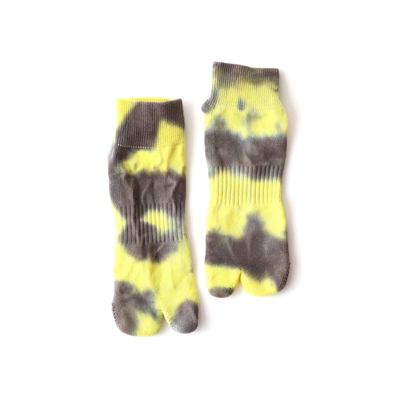 NODAL tie dye yellow and charcoal Tabi sock. Split toe design. Made in Japan with cotton. Unisex fit.